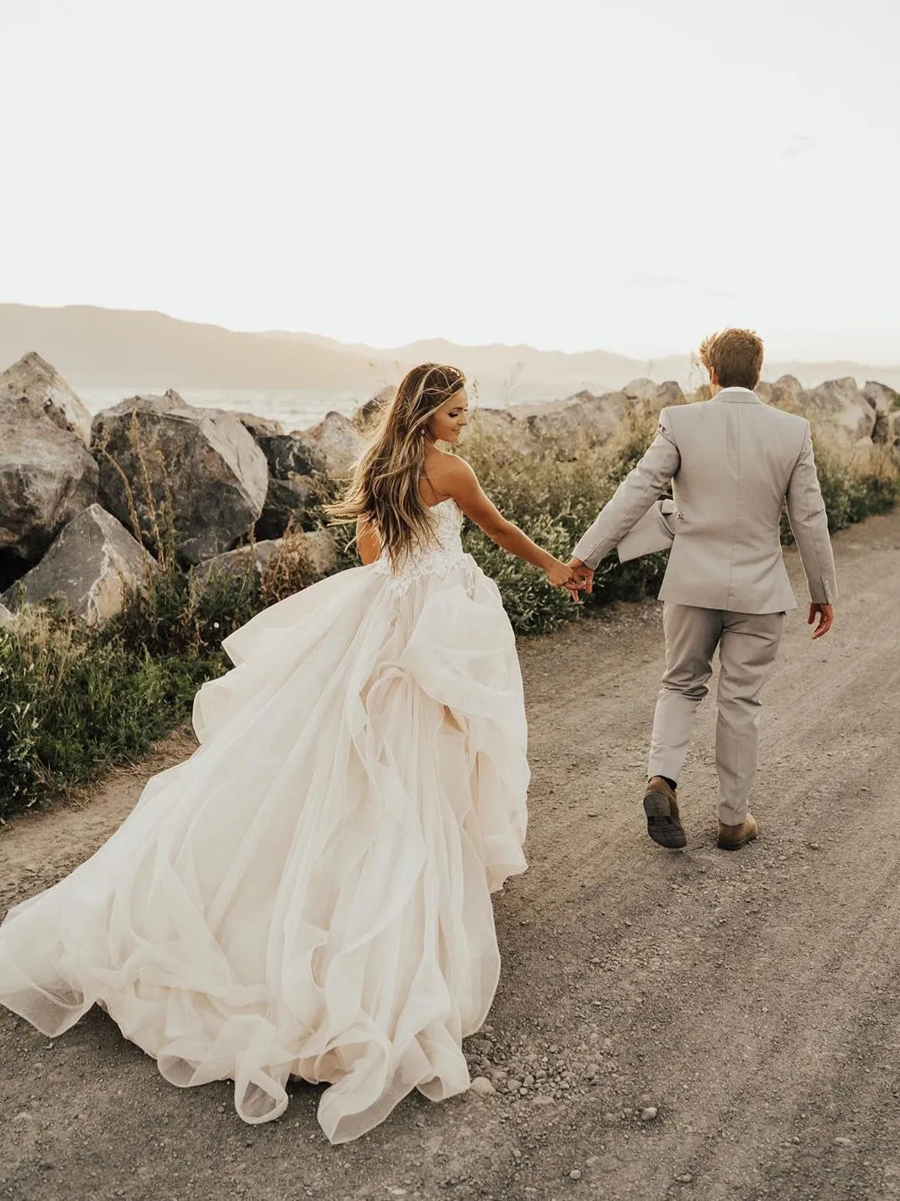 Amazing Sweetheart Off-The-Shoulder Ball Gown Wedding Dresses Tulle Backless Gowns WD451